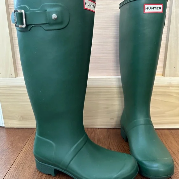 Hunter Green Women's Winter & Rain Boots - Picture 2 of 5